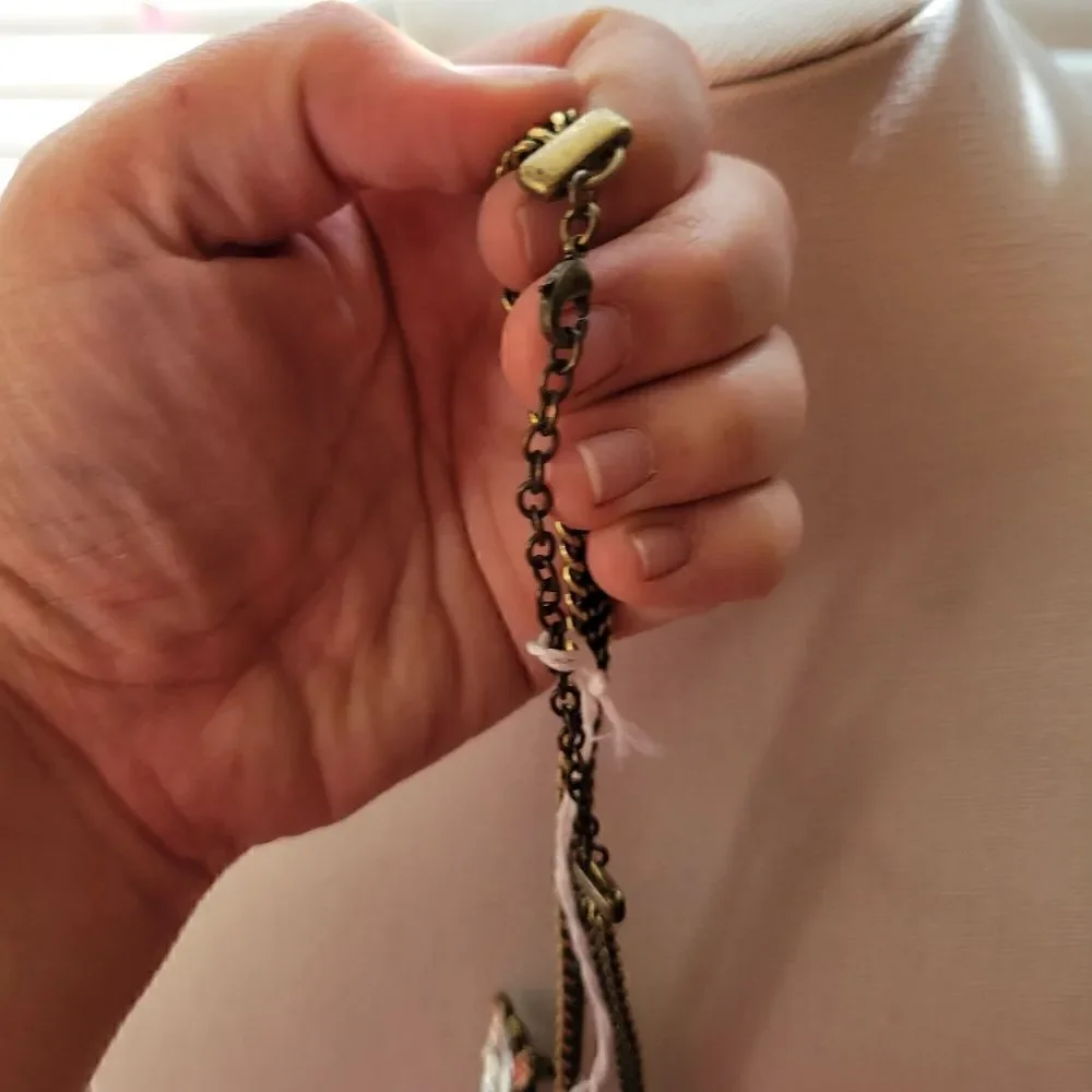 Stunning Sparkly Statement Neclace on Bronze chain.
